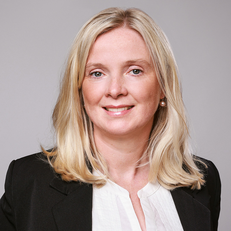 Porträt von Anna Sörries, Senior HR Business Partnerin mit Erfahrung in Transformation und Betriebsratsarbeit